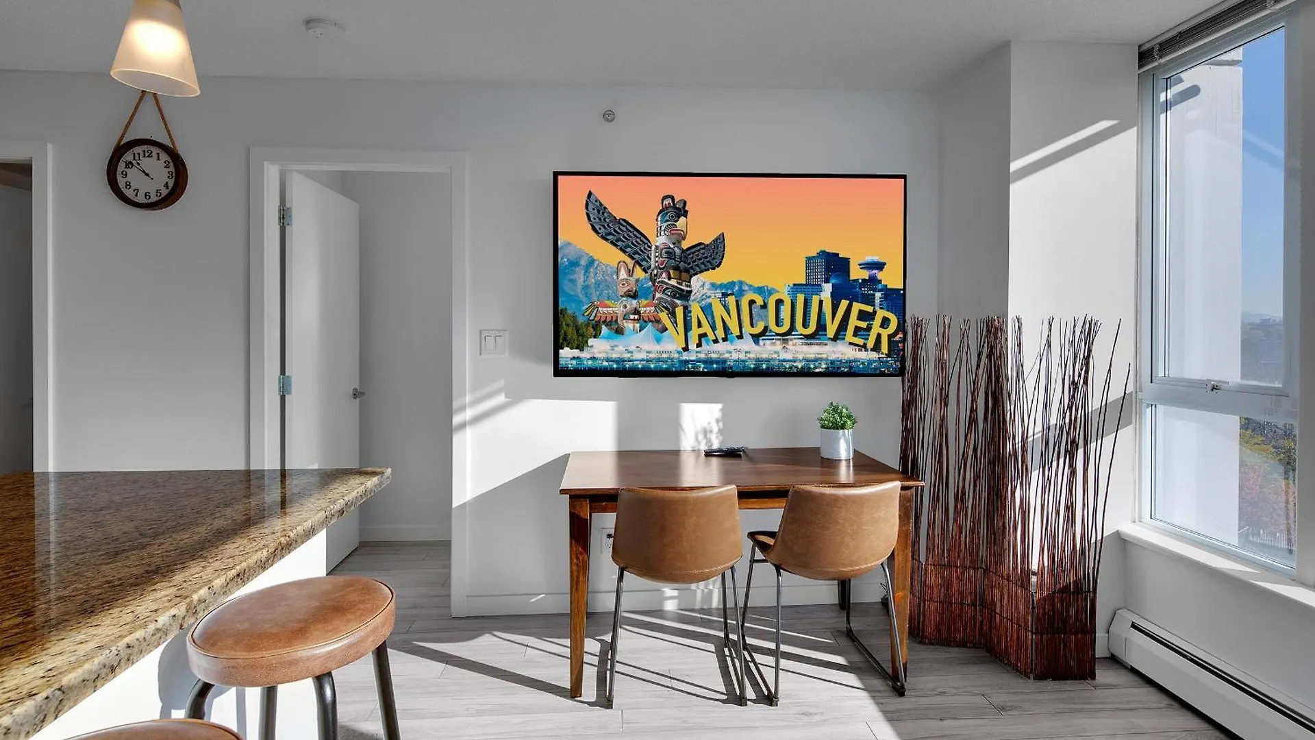 Stylish 2Bd Condo In Downtown With Marina View Vancouver Canada