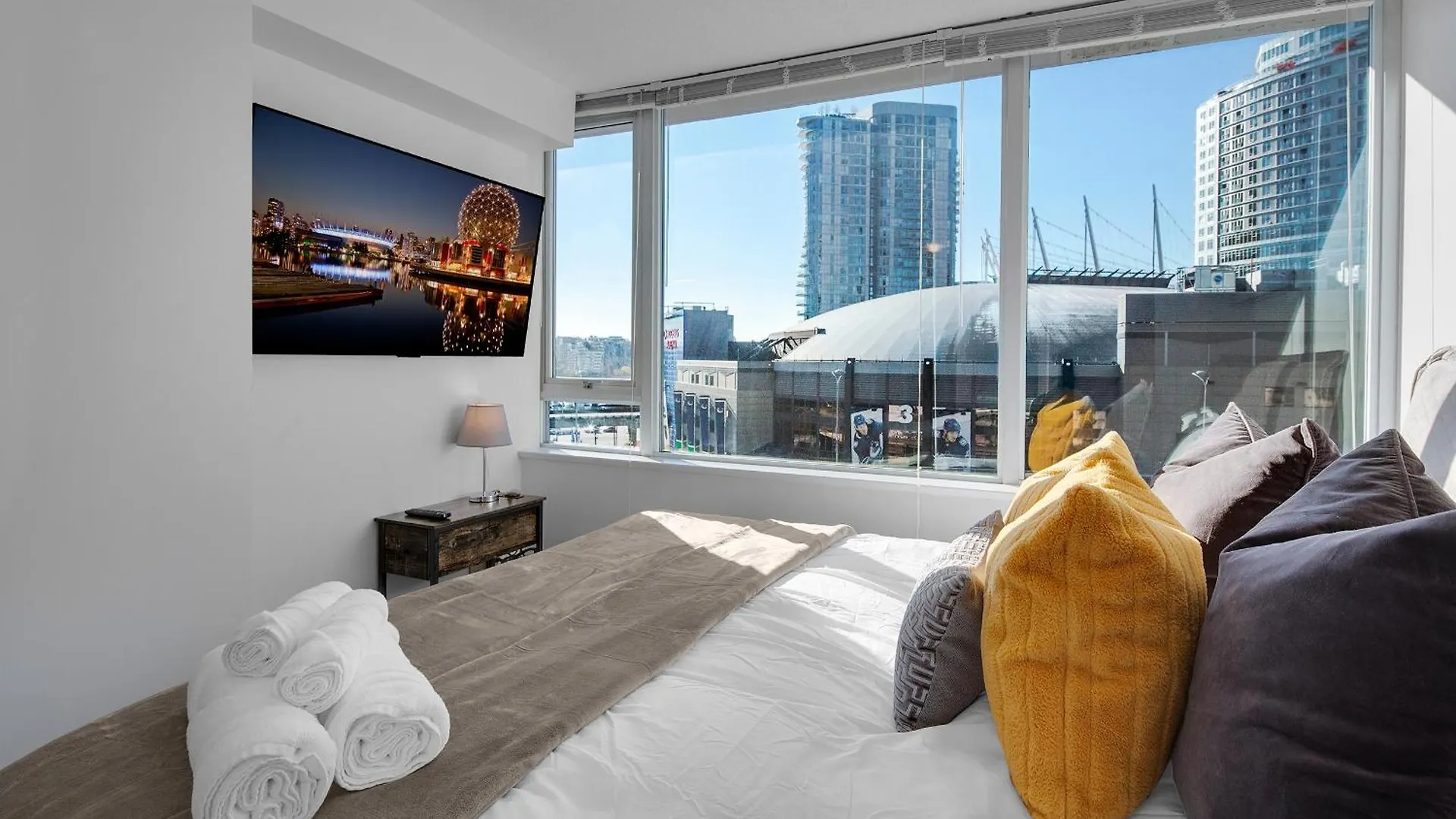 Stylish 2Bd Condo In Downtown With Marina View Vancouver
