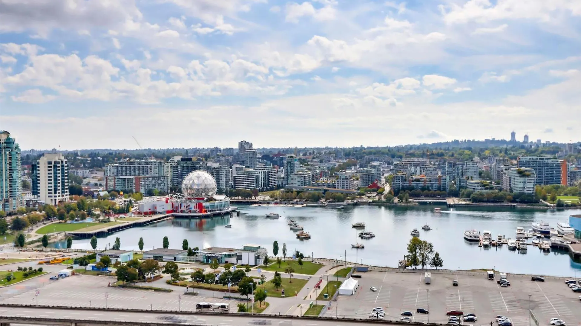 Stylish 2Bd Condo In Downtown With Marina View Vancouver Apartment