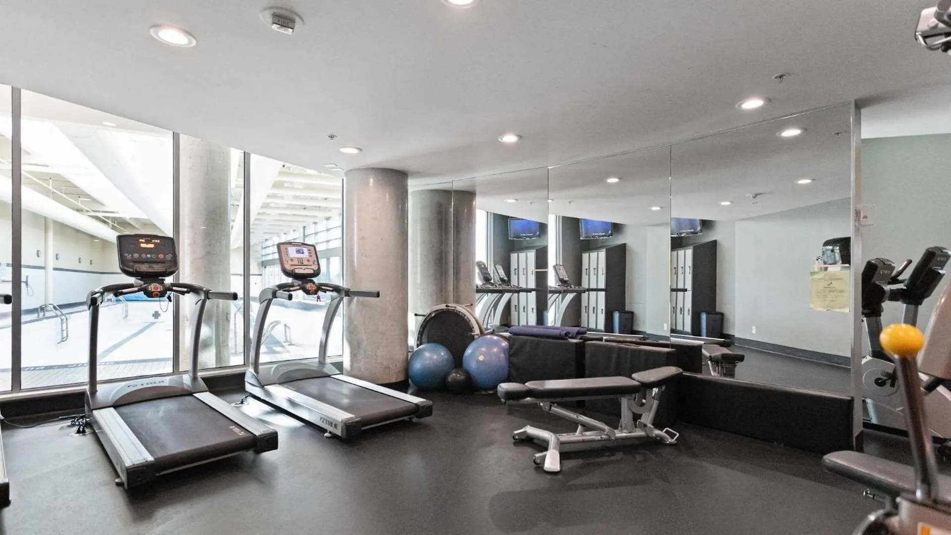 Stylish 2Bd Condo In Downtown With Marina View Vancouver Canada