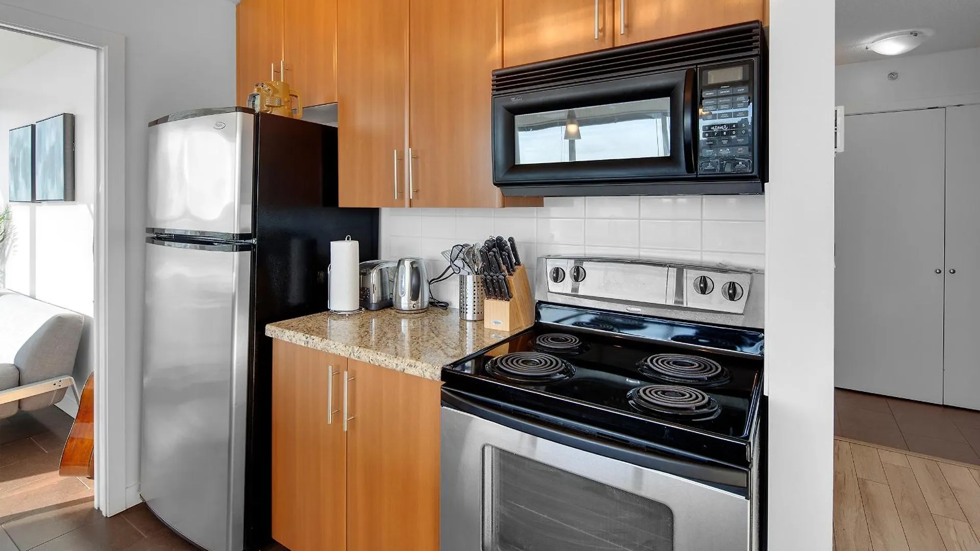 Stylish 2Bd Condo In Downtown With Marina View Vancouver Apartment